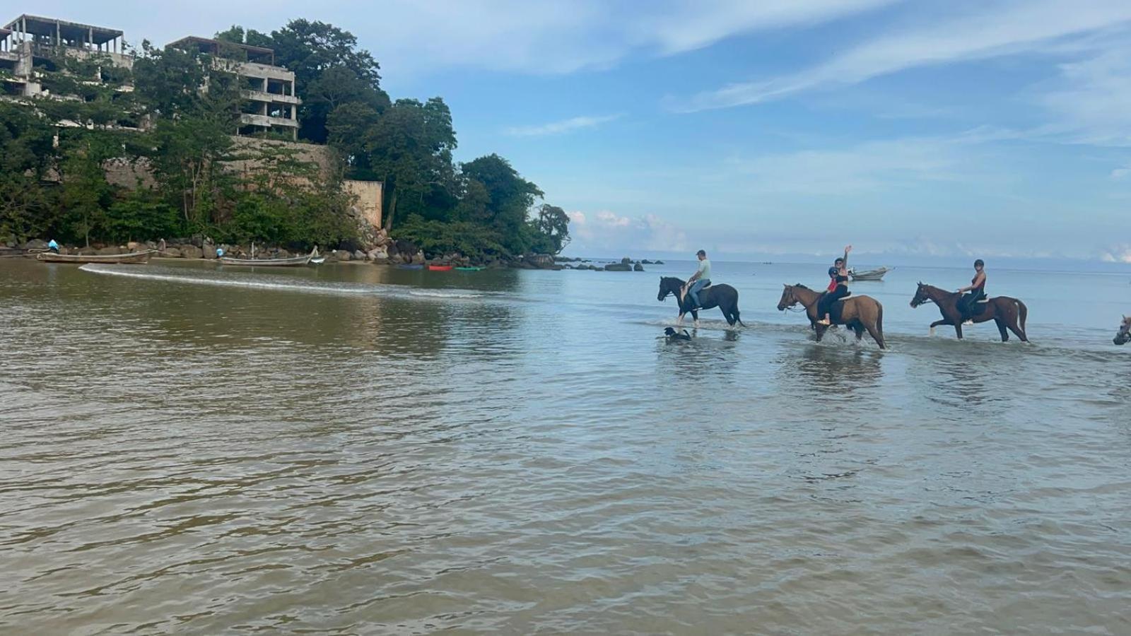 Isara Nai Yang Resort Bagian luar foto